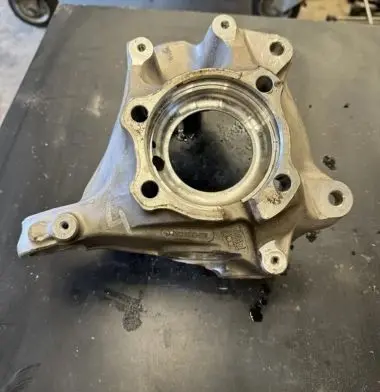 BMW X4M F98 Front wheel hub 8067436 31218067436