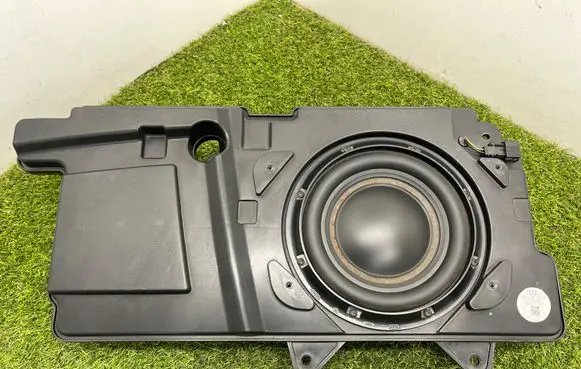 Audi A8 S8 D4 4H Subwoofer speaker 4H0035621A Bao32711