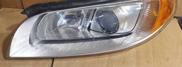 Volvo V70 Headlight/headlamp 31214347