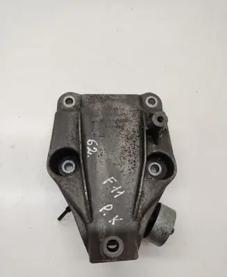 BMW 5 F10 F11 Engine mounting bracket 6777623