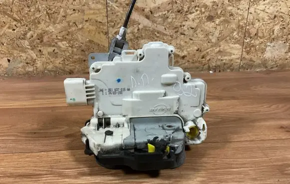 Audi A4 S4 B7 8E 8H Front door lock 8E1837015AA