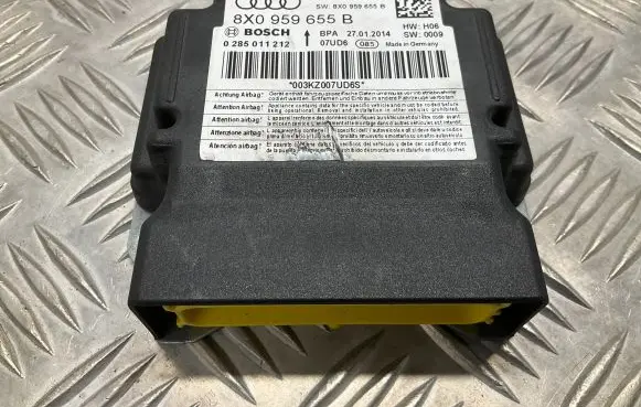 Audi A1 Airbag control unit/module 8X0959655B