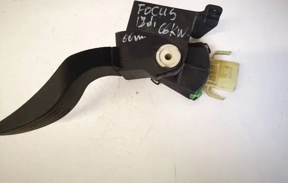 Ford Focus Accelerator throttle pedal 2M519F836AE