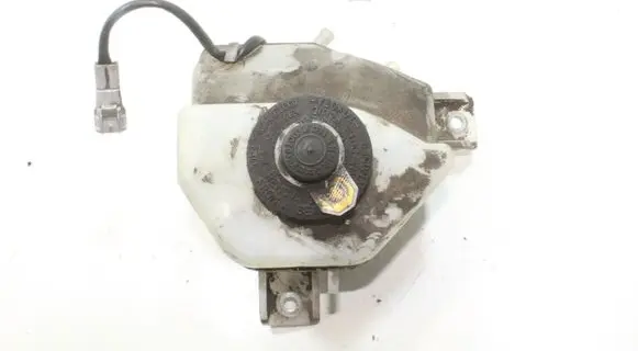 Toyota Prius+ (ZVW40) Brake fluid reservoir 