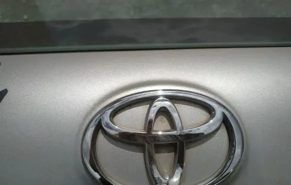 Toyota Corolla E120 E130 Manufacturer badge logo/emblem 