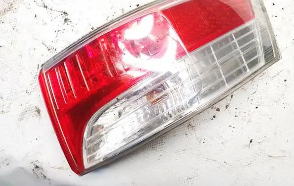 Toyota Avensis T270 Rear/tail lights 08048 05-15 0804805-15r1-s1