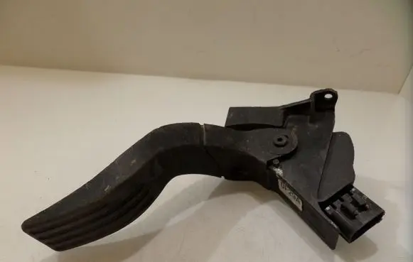 Ford Focus Accelerator throttle pedal 98AB9F836AE