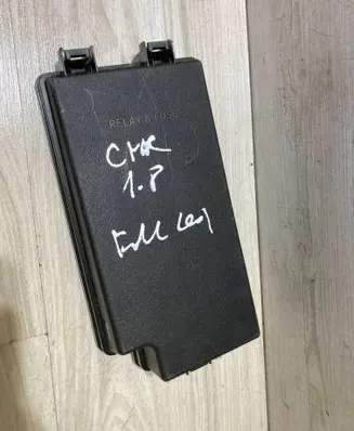 Toyota C-HR I Fuse box cover 82662-f4020