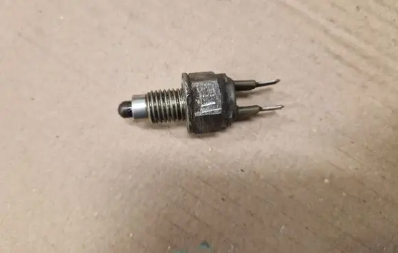 Volkswagen Golf I Reversing light switch sensor 020945415 020945415A