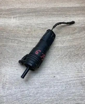 BMW 5 E39 Windscreen/windshield washer pump 8360244
