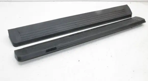 Mitsubishi Pajero sill trim set (inner) MR402145