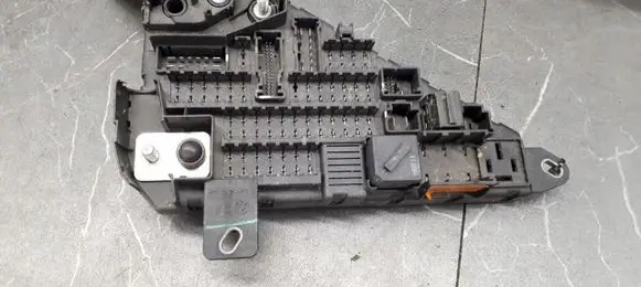 BMW 5 E60 E61 Fuse box set 6906603