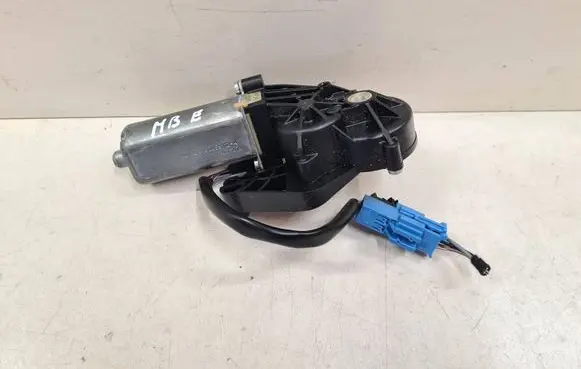 Mercedes-Benz E W211 Seat adjustment motor 0390203208
