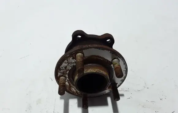 Volvo V40 Rear wheel hub 31387352