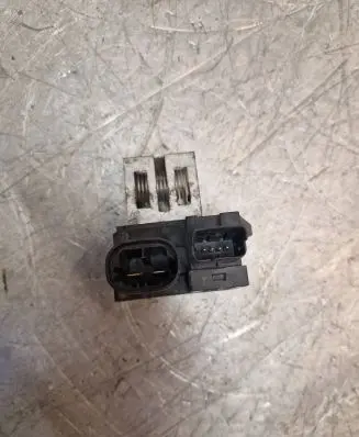 Coolant fan relay