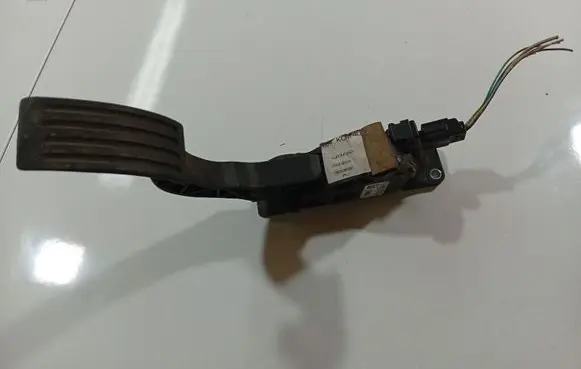 Ford Focus Accelerator throttle pedal BV619F836AB