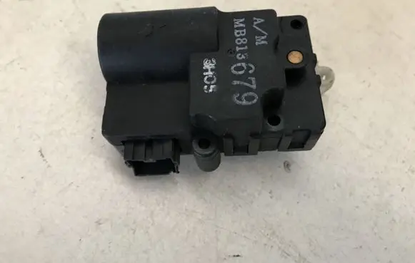 Mitsubishi Galant Air flap motor/actuator MB813679