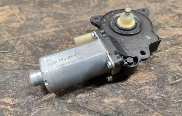 Ford Fusion Front door window regulator motor 0130821939