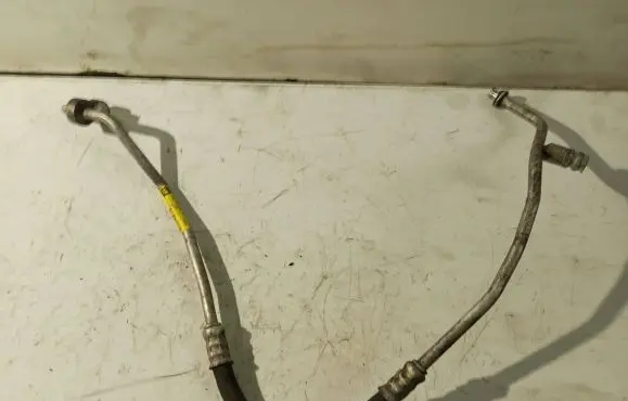 Opel Vectra C Air conditioning (A/C) pipe/hose 13142597