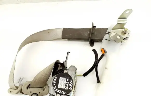 Nissan Leaf I (ZE0) Front seatbelt 618538000B 620696400A