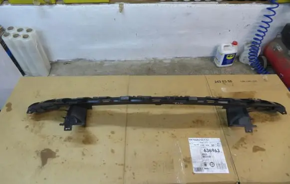 Front bumper mounting bracket