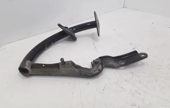 Volkswagen PASSAT B6 Tailgate/trunk/boot hinge 3C5827301