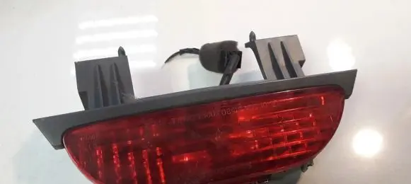 KIA Carnival Third/center stoplight 0k56a51580