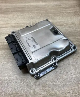 Volvo S40, V40 Engine control unit/module ECU 8200065996 30618563 0281010441