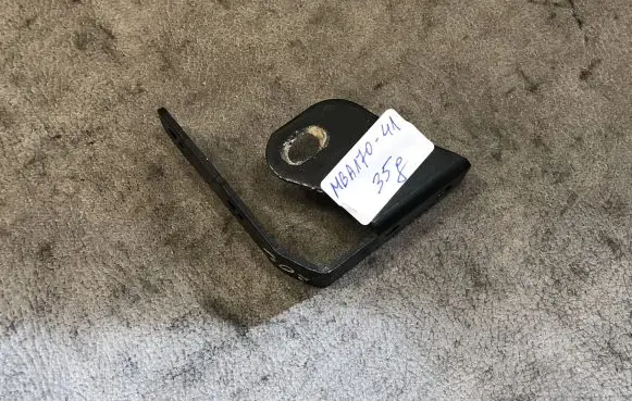 Mercedes-Benz C W204 Headlight/headlamp mounting bracket 204626054