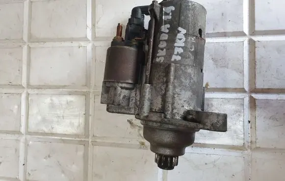 Skoda Octavia Mk2 (1Z) Starter motor 02Z911023F 0209081666MV