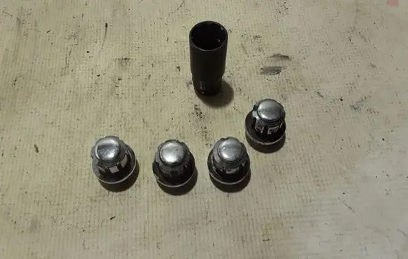 Nuts/bolts