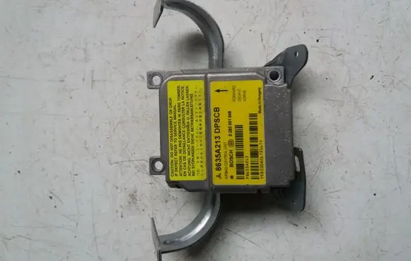 Mitsubishi Colt Airbag control unit/module 8635A213 0285001648