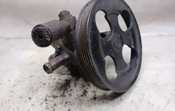 Mitsubishi Carisma Power steering pump MR910913