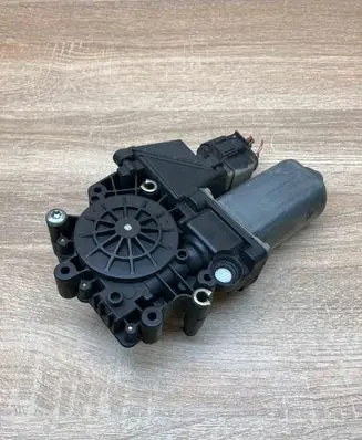 Audi A4 S4 B5 8D Front door window regulator motor 113846101 WITHPLUG