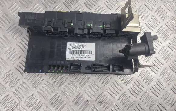 Mercedes-Benz C W203 SAM control unit 2095451501 5DK00848602