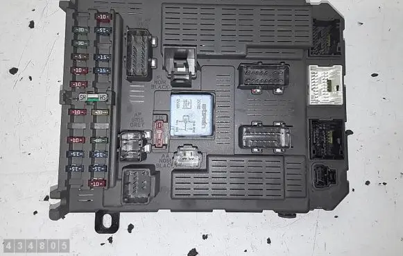 Citroen C5 Fuse module 96493017
