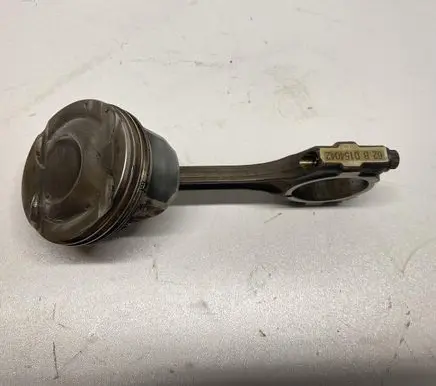 KIA Sportage Piston with connecting rod 