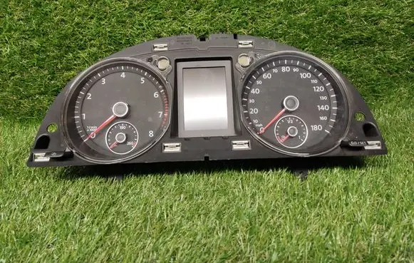 Volkswagen PASSAT CC Speedometer (instrument cluster) 3C8920970M
