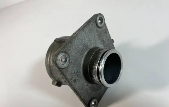 BMW 5 G30 G31 G38 Driveshaft support bearing bracket 8699442