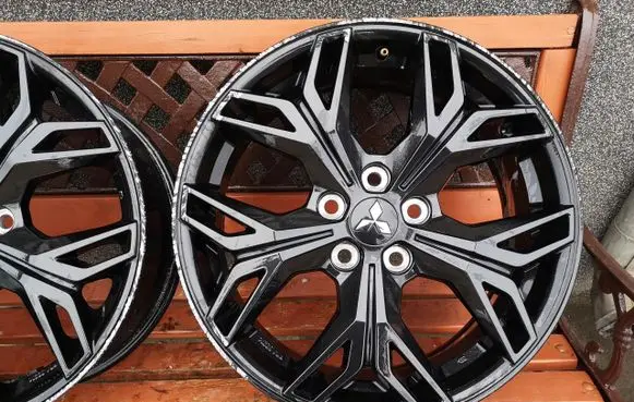 Mitsubishi Outlander R18 alloy rim 