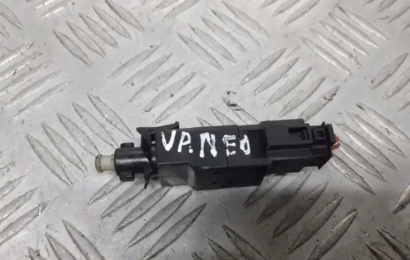 Mercedes-Benz Vaneo W414 Brake pedal sensor switch 36745624
