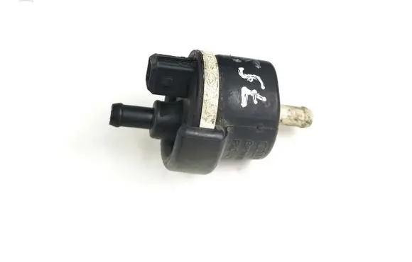 Volkswagen PASSAT B5 Valve vacuum 058133459