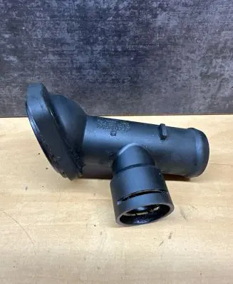 Volkswagen Touran I Engine coolant pipe/hose 03G121121D