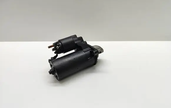 BMW 5 E60 E61 Starter motor 0986021230