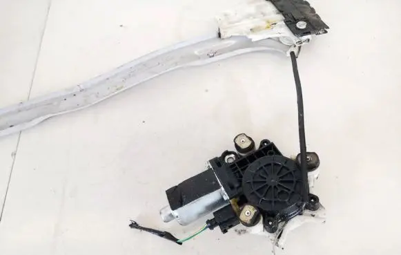 Volkswagen Fox Front door window regulator motor 0130821413