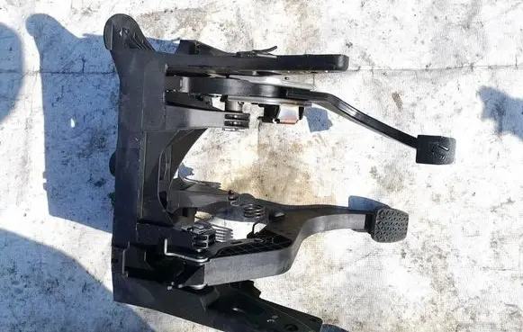Opel Astra K Brake pedal 39222118