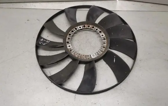 Volkswagen PASSAT B5 Fan impeller 058121301B
