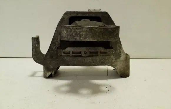 Opel Zafira C Engine mount bracket 13347453