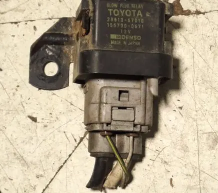 Toyota Avensis Verso Glow plug pre-heat relay 1567000671 2861067010