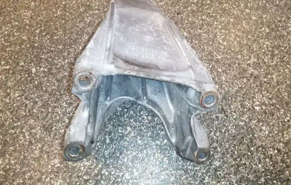 Audi A4 S4 B8 8K Engine mounting bracket 8K0199307